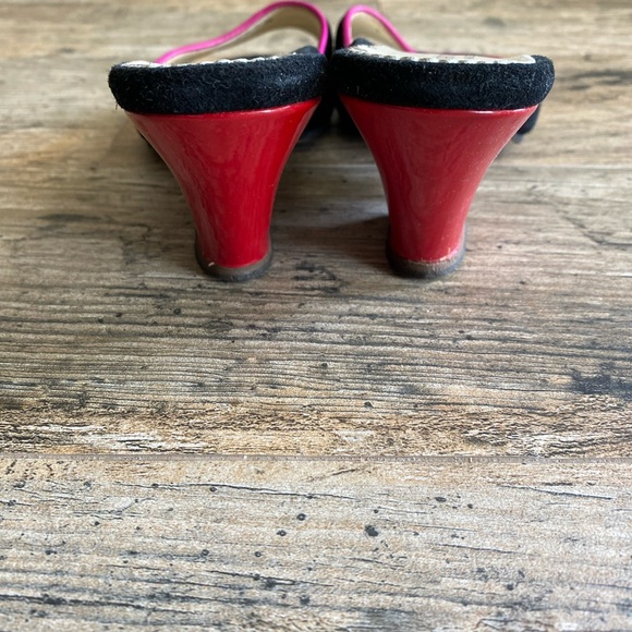 Taryn Rose black velvet accent pink shoes. - Picture 5 of 7